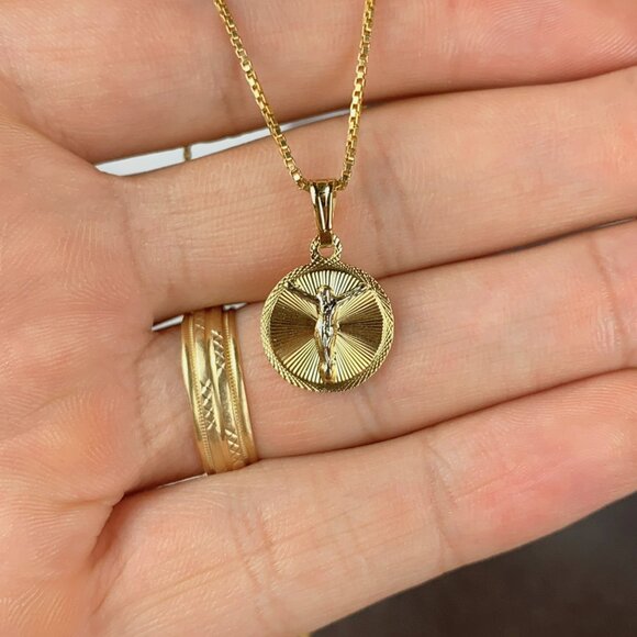 14k Gold Filled Round Jesus Christ Necklace for Womens Birthday Gifts Box 18" - Picture 5 of 8